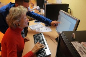 Cours-Informatique-Senior-900x600